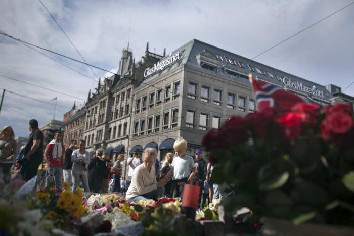 homenagens-atentados-oslo